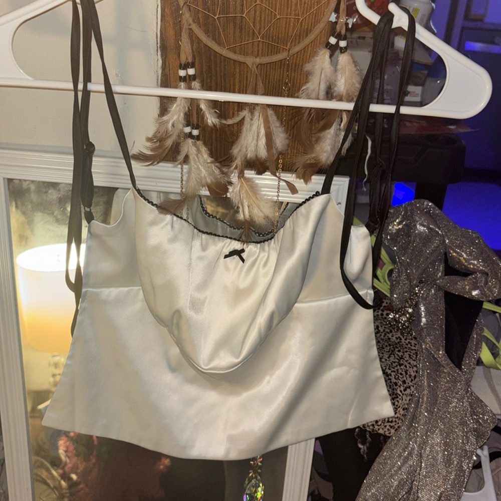 Finesse, white tie top